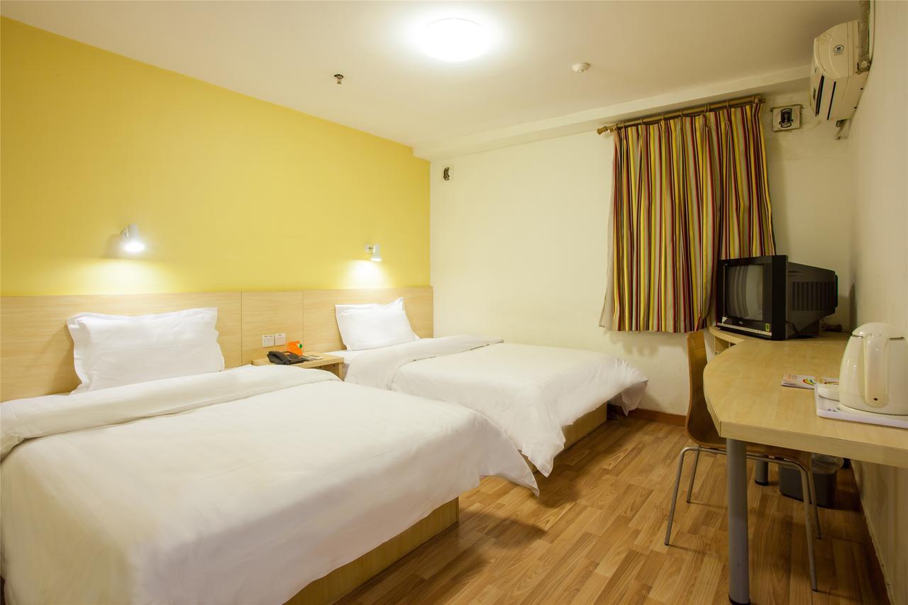 7Days Inn Qingdao Development Zone Jinshatan Room photo